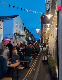 Miriam Elders al fresco event in Knutsford 2021